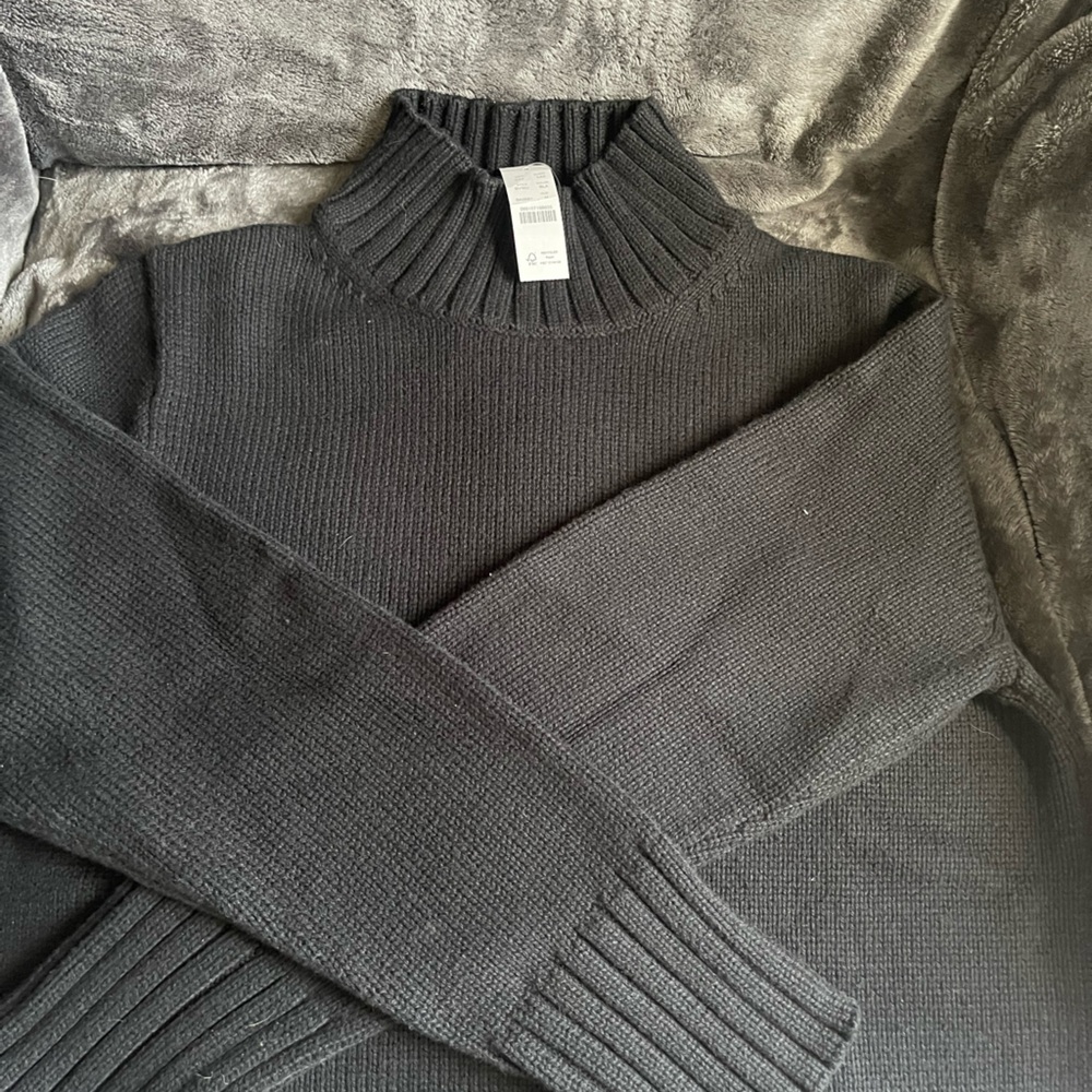 Nice heavy cotton sweater, new with tags - Picture 2 of 3